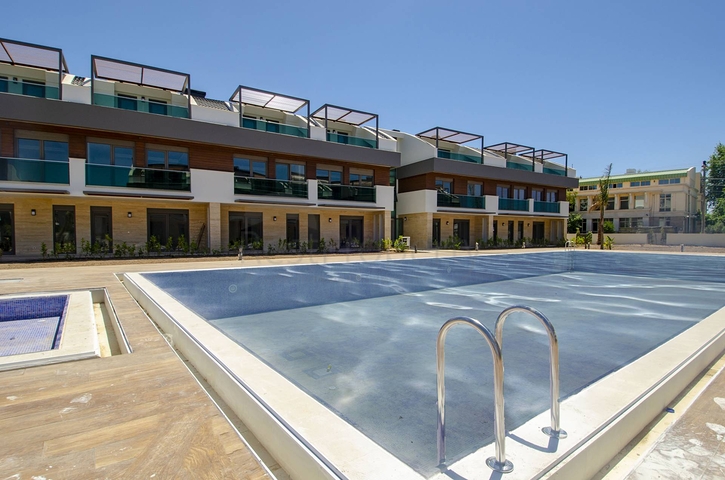 مشروع فاخر في لارا أنطاليا ، على بعد 400 متر من الشواطئ الرملية