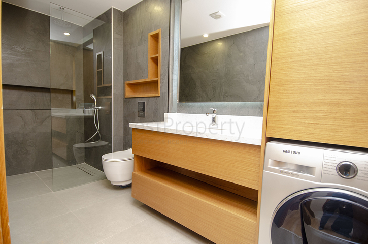 مشروع فاخر في لارا أنطاليا ، على بعد 400 متر من الشواطئ الرملية