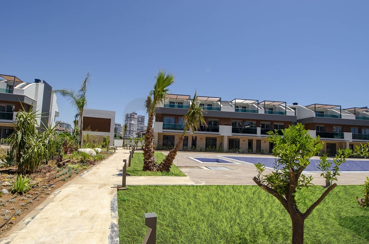 مشروع فاخر في لارا أنطاليا ، على بعد 400 متر من الشواطئ الرملية