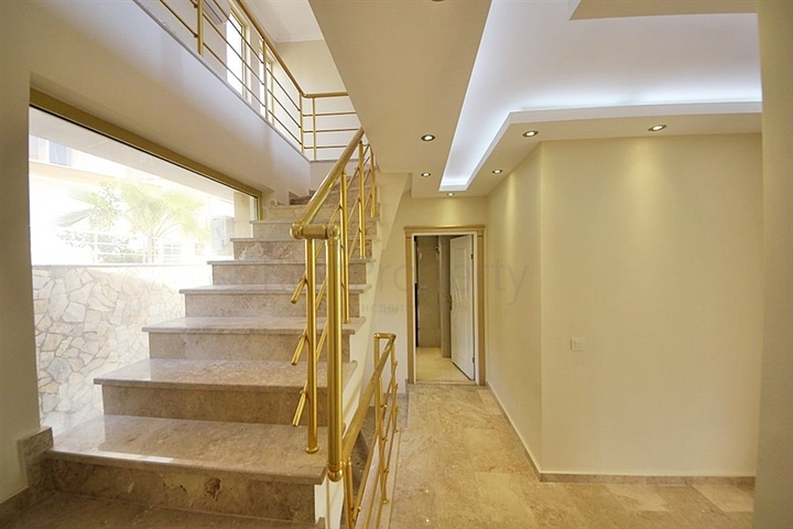 فيلا فاخرة اربع غرف وصالة في كارجي جاك / الانيا 