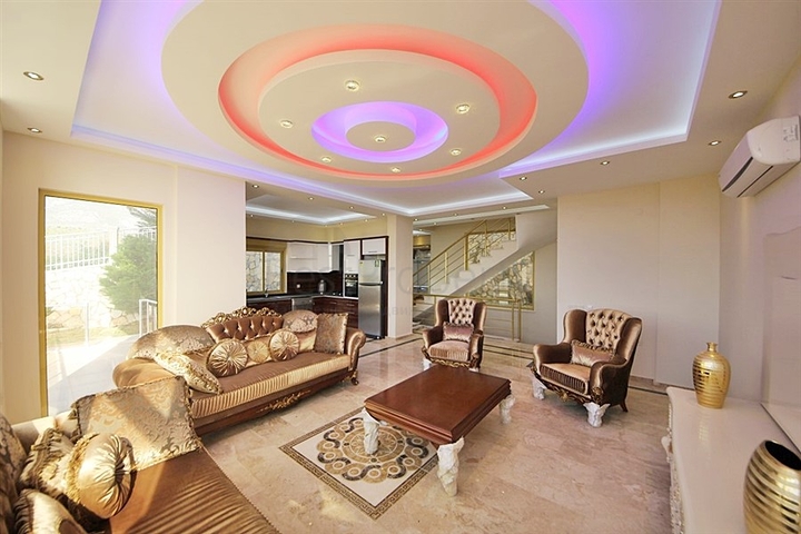 فيلا فاخرة اربع غرف وصالة في كارجي جاك / الانيا 