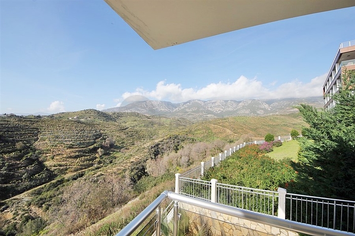 فيلا فاخرة اربع غرف وصالة في كارجي جاك / الانيا 