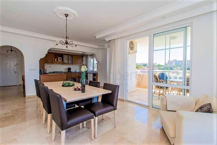 شقة بينتهاوس واسعة في الانيا 