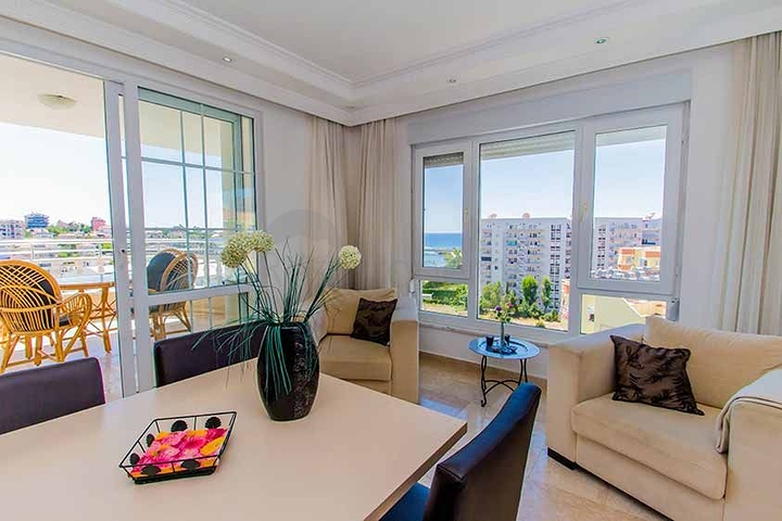 شقة بينتهاوس واسعة في الانيا 