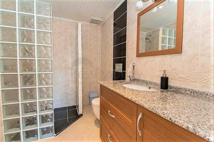 شقة بينتهاوس واسعة في الانيا 