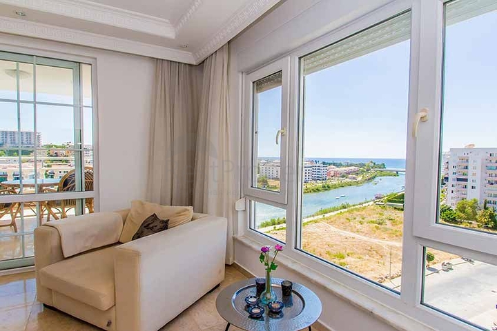 شقة بينتهاوس واسعة في الانيا 