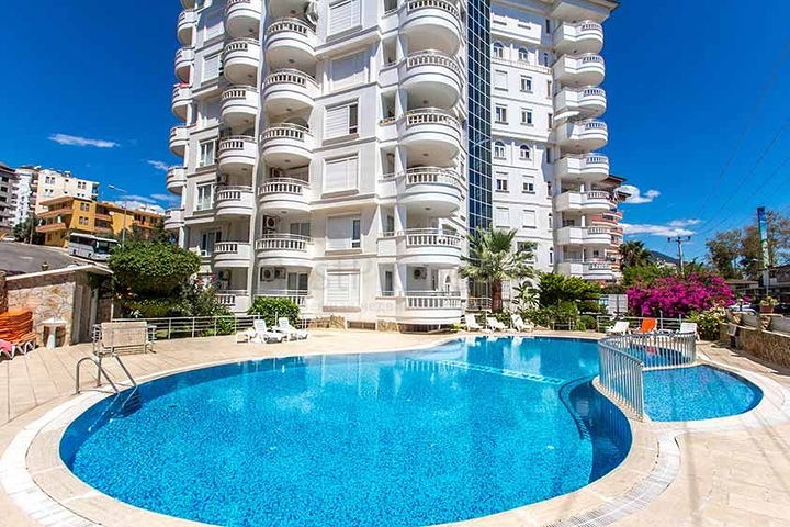 شقة بينتهاوس واسعة في الانيا 