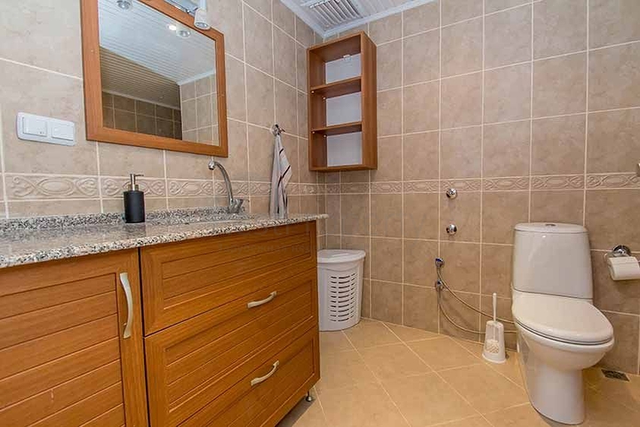 شقة بينتهاوس واسعة في الانيا 