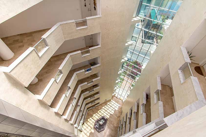 شقة بينتهاوس واسعة في الانيا 