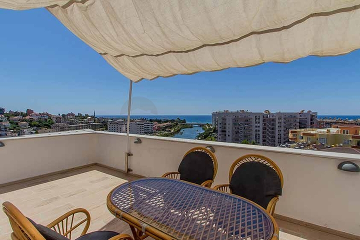 شقة بينتهاوس واسعة في الانيا 