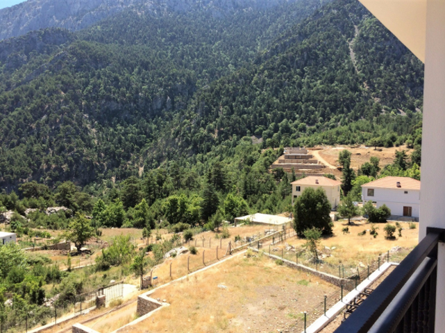 فيلا 3 + 1 في موقع خلاب في جبال انطاليا