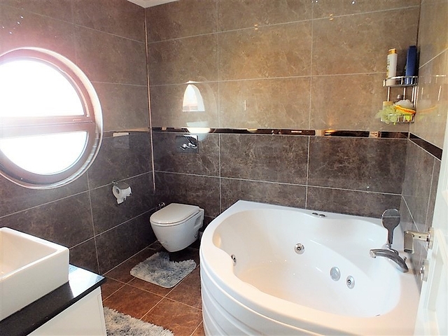 فيلا حديثة مفروشة - على مسافة خطوات من شاطئ البحر - كوناكليه / الانيا 