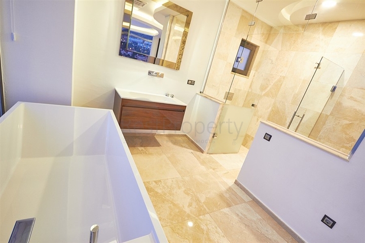 فيلا فاخرة 5 + 1 في كالكان