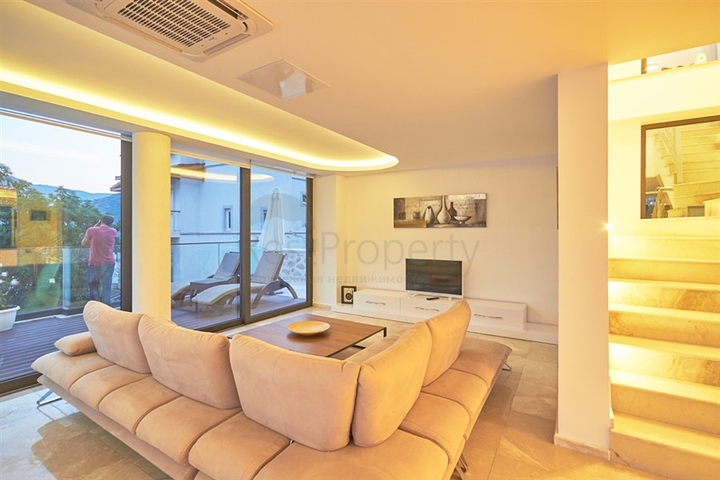 فيلا فاخرة 5 + 1 في كالكان