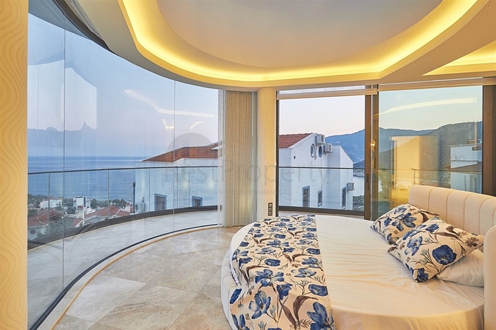 فيلا فاخرة 5 + 1 في كالكان