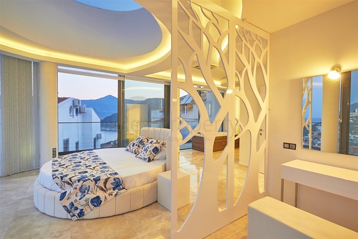 فيلا فاخرة 5 + 1 في كالكان