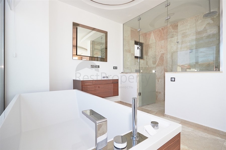 فيلا فاخرة 5 + 1 في كالكان