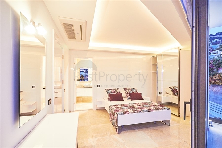 فيلا فاخرة 5 + 1 في كالكان