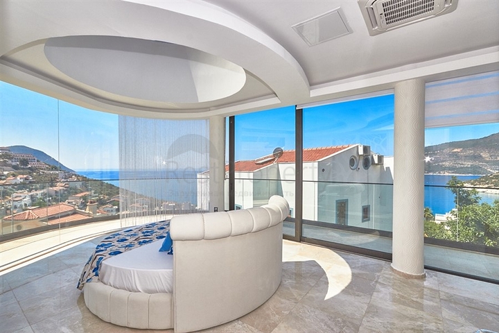 فيلا فاخرة 5 + 1 في كالكان