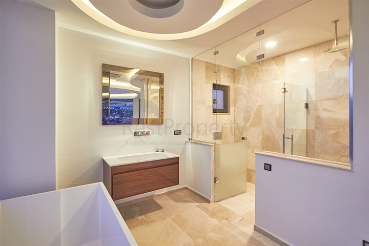 فيلا فاخرة 5 + 1 في كالكان