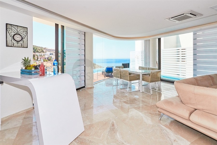 فيلا فاخرة 5 + 1 في كالكان