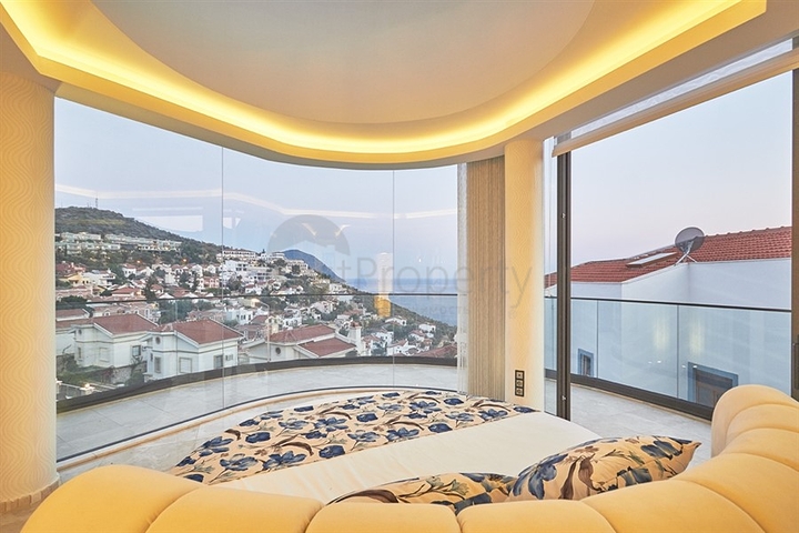 فيلا فاخرة 5 + 1 في كالكان