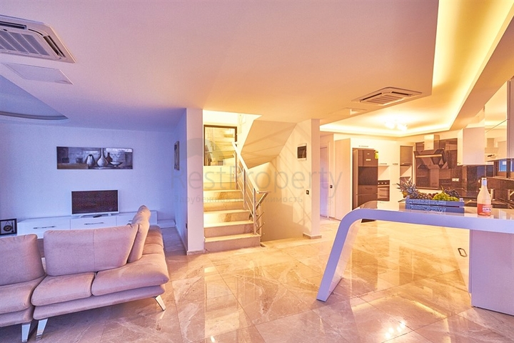 فيلا فاخرة 5 + 1 في كالكان