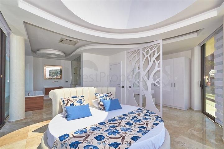 فيلا فاخرة 5 + 1 في كالكان