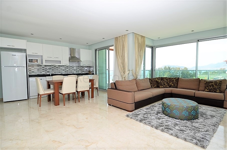 دوبلكس باطلالة بحرية مباشرة في كاستل / الانيا 