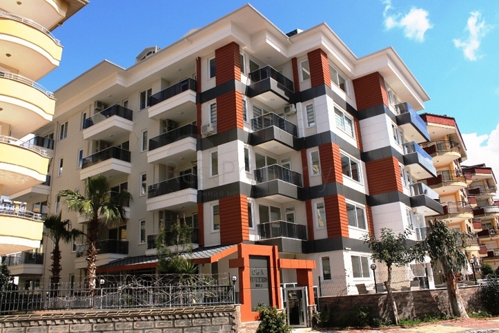 دوبلكس فاخرة اربع غرف وصالة قريبة من البحر في اوبا / الانيا 