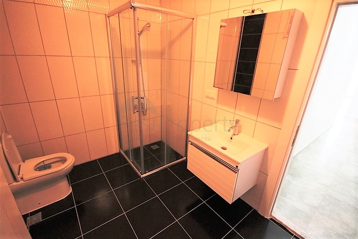 دوبلكس فاخرة اربع غرف وصالة قريبة من البحر في اوبا / الانيا 