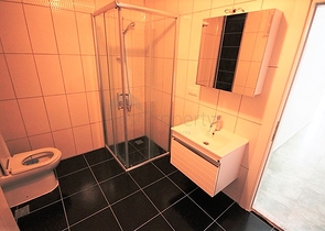 دوبلكس فاخرة اربع غرف وصالة قريبة من البحر في اوبا / الانيا 