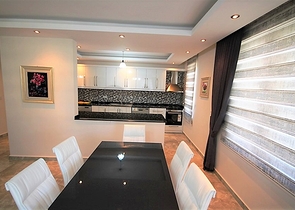 دوبلكس فاخرة اربع غرف وصالة قريبة من البحر في اوبا / الانيا 