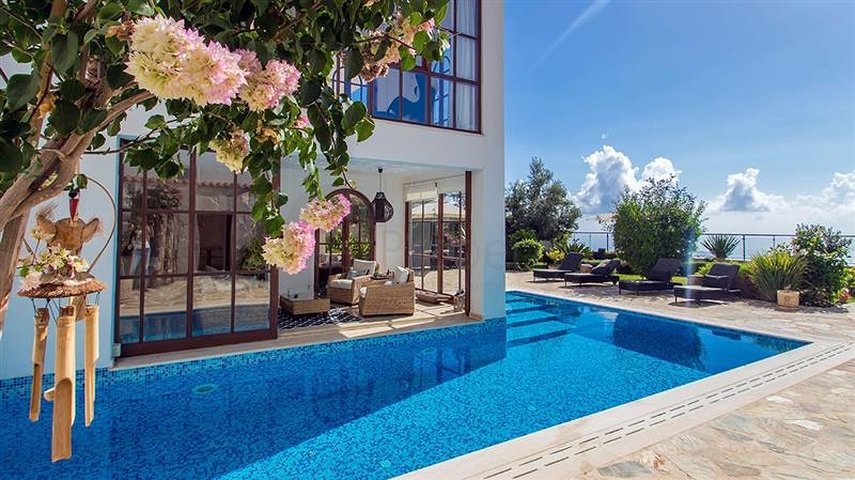 فيلا فاخرة في مركز الانيا 