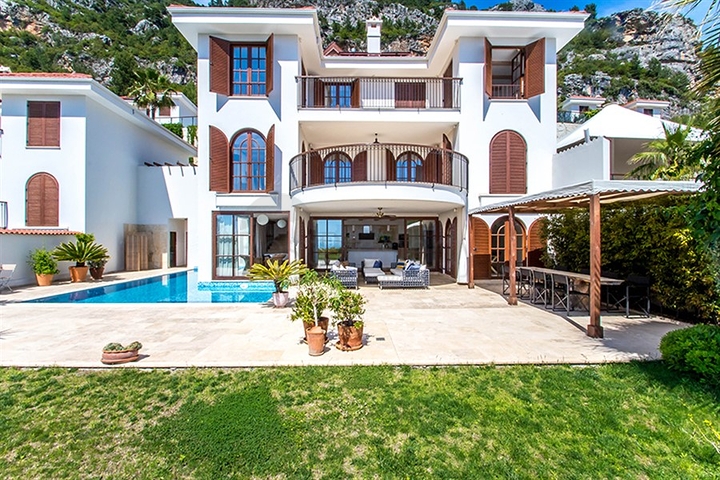 فيلا فاخرة في مركز الانيا 