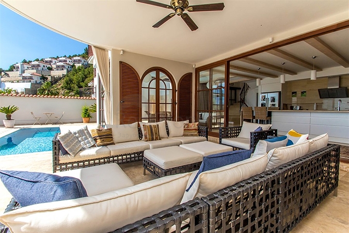 فيلا فاخرة في مركز الانيا 