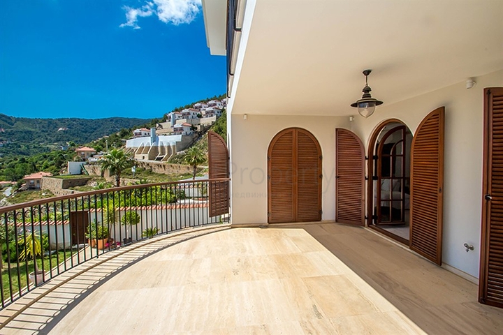 فيلا فاخرة في مركز الانيا 