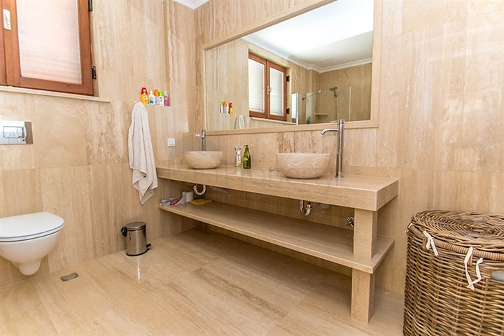 فيلا فاخرة في مركز الانيا 