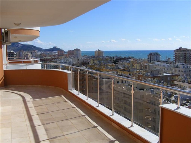 شقة واسعة باطلالات بحرية رائعة