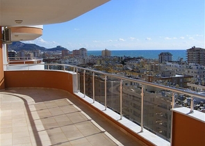 شقة واسعة باطلالات بحرية رائعة