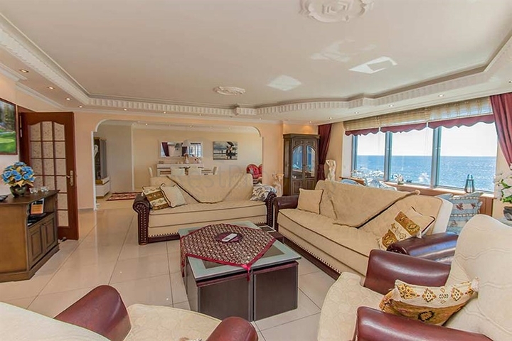 افخم شقة في الانيا - اطلالة بحر مباشرة - لعشاق التميز والرفاهية 