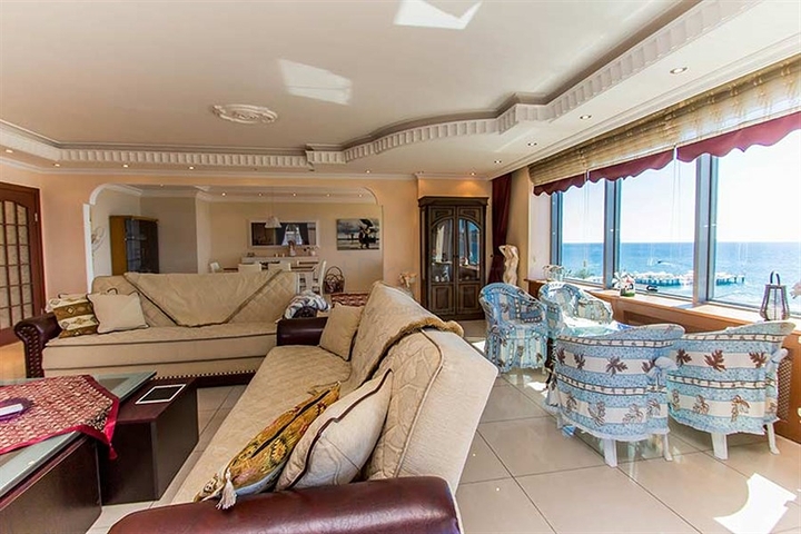 افخم شقة في الانيا - اطلالة بحر مباشرة - لعشاق التميز والرفاهية 