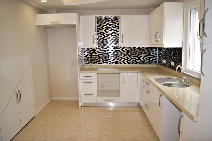 فيلا 4 + 1 في غوزالوبا لارا على بعد كيلومتر واحد من الشواطئ الرملية