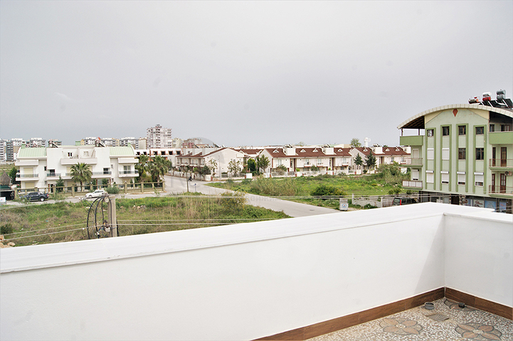 فيلا 4 + 1 في غوزالوبا لارا على بعد كيلومتر واحد من الشواطئ الرملية