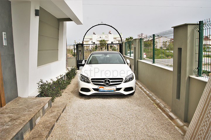 فيلا 4 + 1 في غوزالوبا لارا على بعد كيلومتر واحد من الشواطئ الرملية