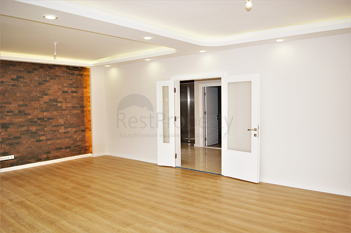 فيلا 4 + 1 في غوزالوبا لارا على بعد كيلومتر واحد من الشواطئ الرملية