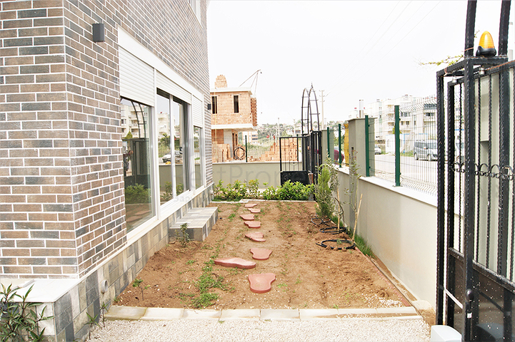 فيلا 4 + 1 في غوزالوبا لارا على بعد كيلومتر واحد من الشواطئ الرملية