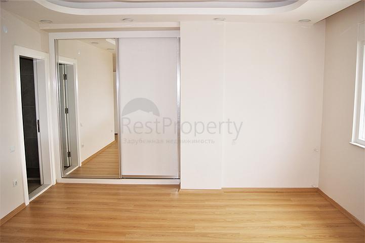 فيلا 4 + 1 في غوزالوبا لارا على بعد كيلومتر واحد من الشواطئ الرملية