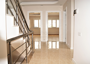 فيلا 4 + 1 في غوزالوبا لارا على بعد كيلومتر واحد من الشواطئ الرملية