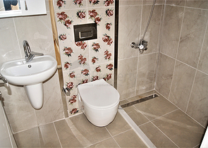 فيلا 4 + 1 في غوزالوبا لارا على بعد كيلومتر واحد من الشواطئ الرملية